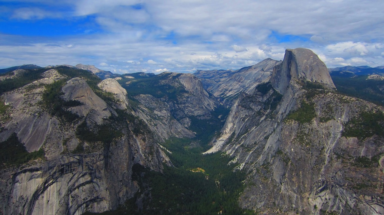 Exploring the Scenic Trails of Yosemite National Park